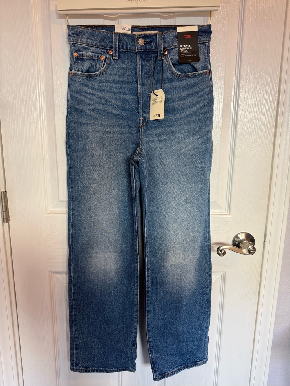 Women's Levi's Ribcage Straight Ankle Jeans. Brand new with tags (NWT)